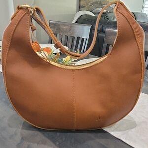 Luxurious Tan Leather Hobo Bag